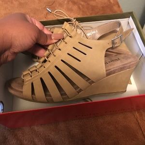 Wedge heels